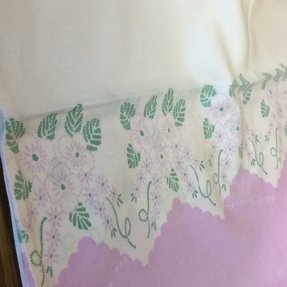 FINAL SALE PRICE Vintage White Purple Scallop Pillow Case Set - Picture 3 of 5